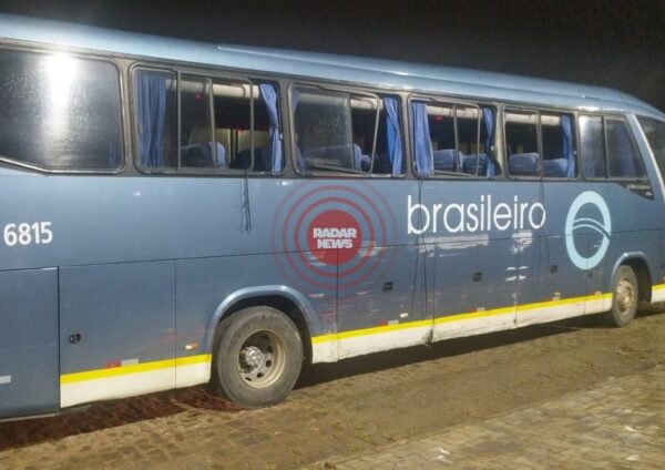 Homem invade terminal, furta ônibus e é detido após fuga de 30 km