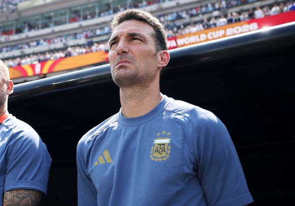 Em tom de despedida, técnico da Argentina chora em coletiva: ‘Dói na alma’