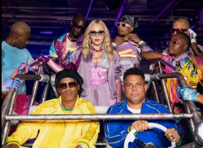 Rolê aleatório? Madonna convida Ronaldo e Ronaldinho para show na final da Copa do Mundo