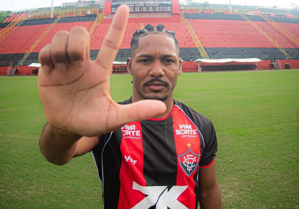 Novo reforço do Vitória tem nome publicado no BID e fica apto para estrear