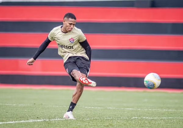 Vitória empresta cria da Fábrica de Talentos para o futebol português