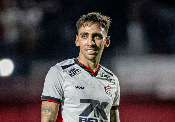 Ex-atacante do Vitória é contratado por time da Libertadores