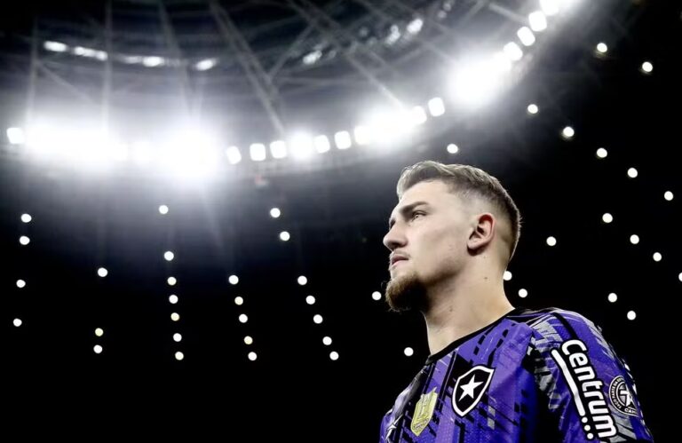 Antes de enfrentar o Vitória, Botafogo encaminha empréstimo de goleiro