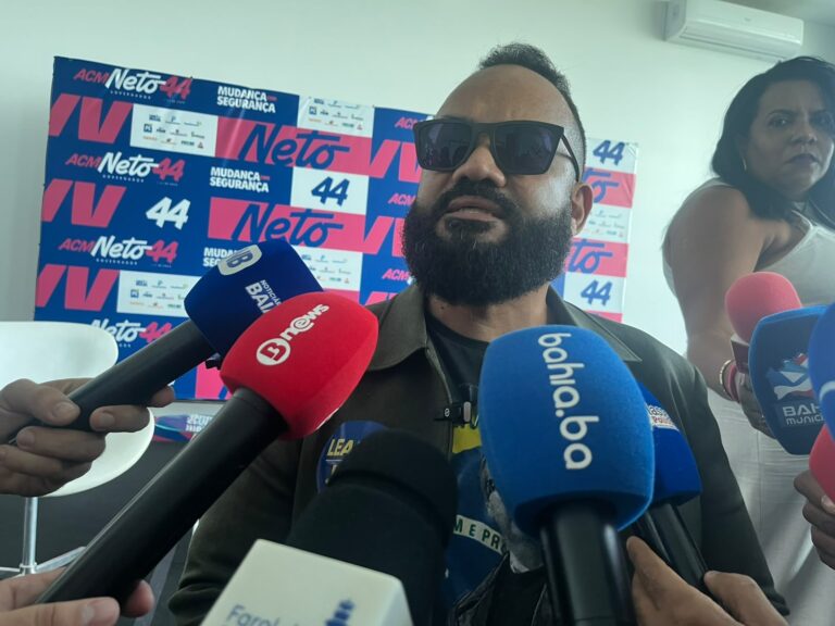 Leandro de Jesus defende ACM Neto em palanque com Flávio Bolsonaro