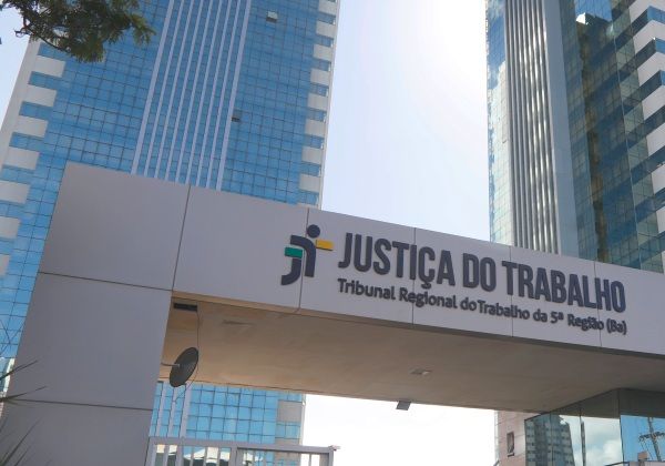 TRT-BA mantém justa causa para auxiliar por violência doméstica