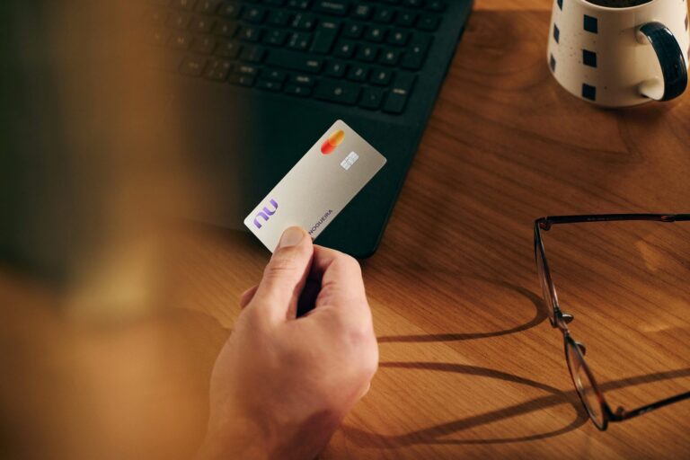 Nubank lança novo segmento para disputar clientes de média renda