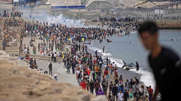 Crise em Ceuta: Espanha barra novas travessias após 88 mortes