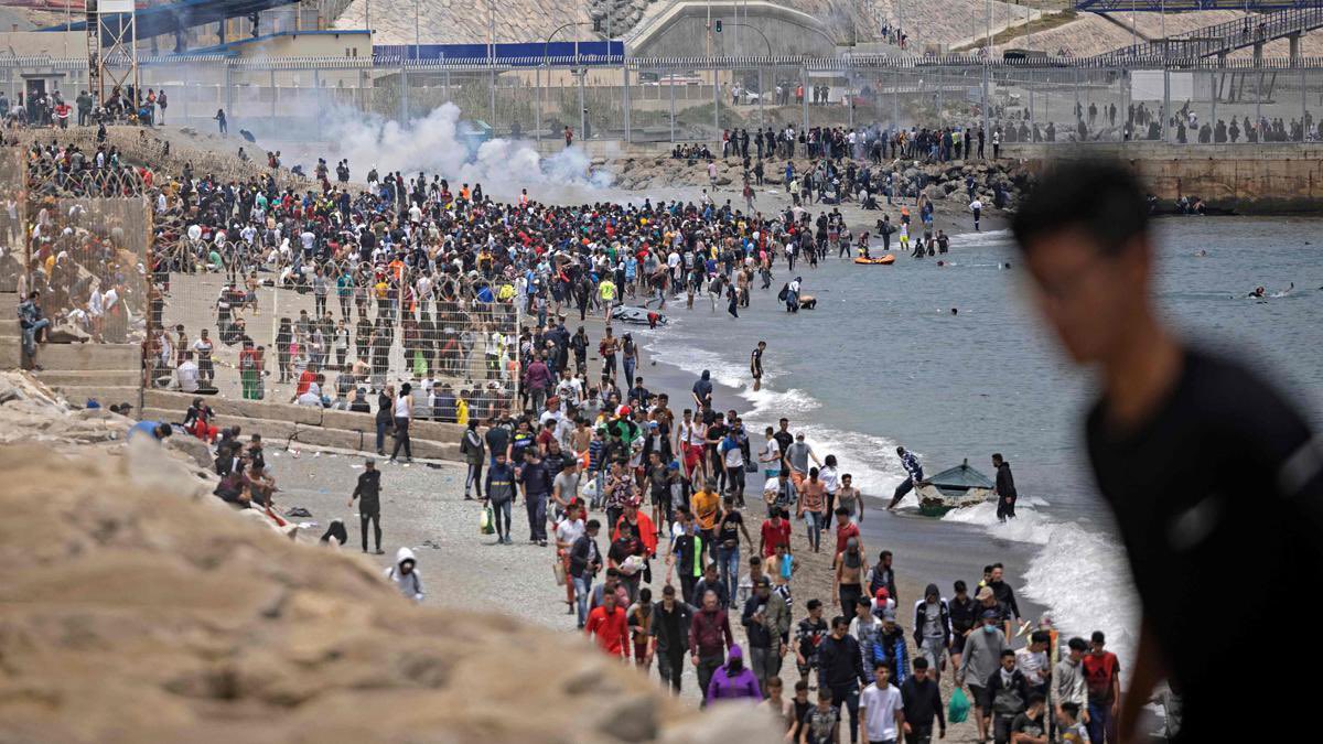 Crise em Ceuta: Espanha barra novas travessias após 88 mortes