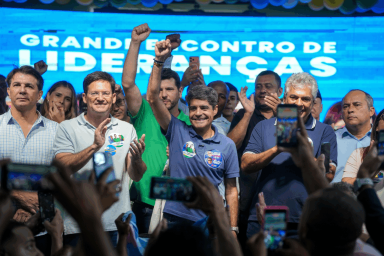 ACM Neto participa de missa e cumpre agenda de campanha; confira