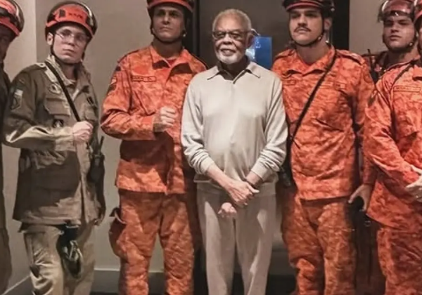 Gilberto Gil fica preso em elevador e é socorrido por bombeiros