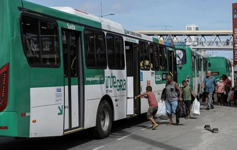 Roubos a ônibus caem 78% em julho após ações das polícias