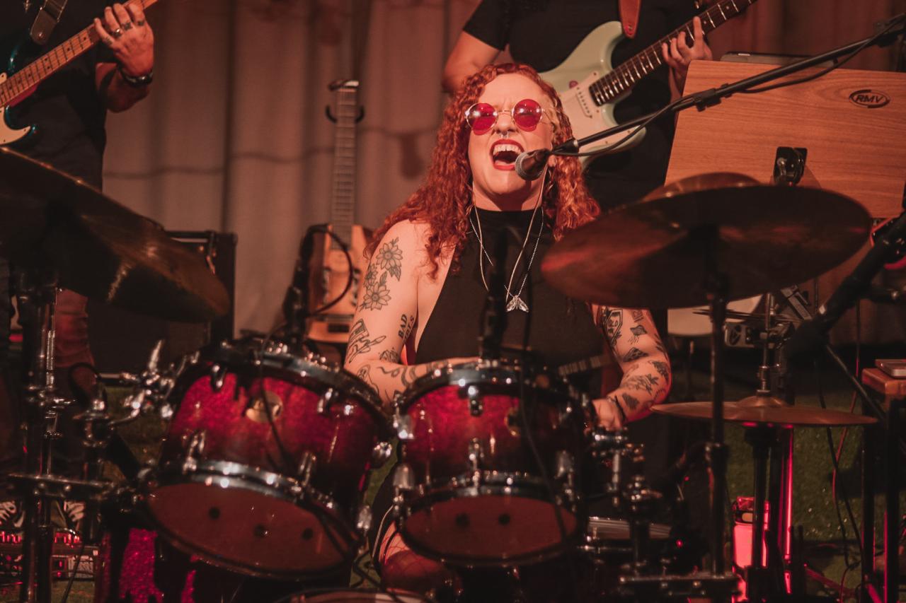 Lorena Martins homenageia Rita Lee em show no SESI Casa Branca