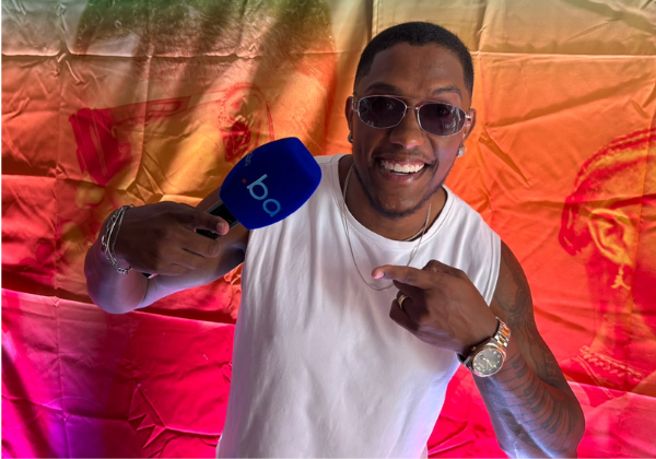 Saiddy Bamba celebra parceria com ThePlay em novo audiovisual