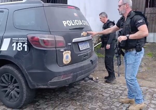 Polícia Civil prende mulher em operação contra grupo criminoso