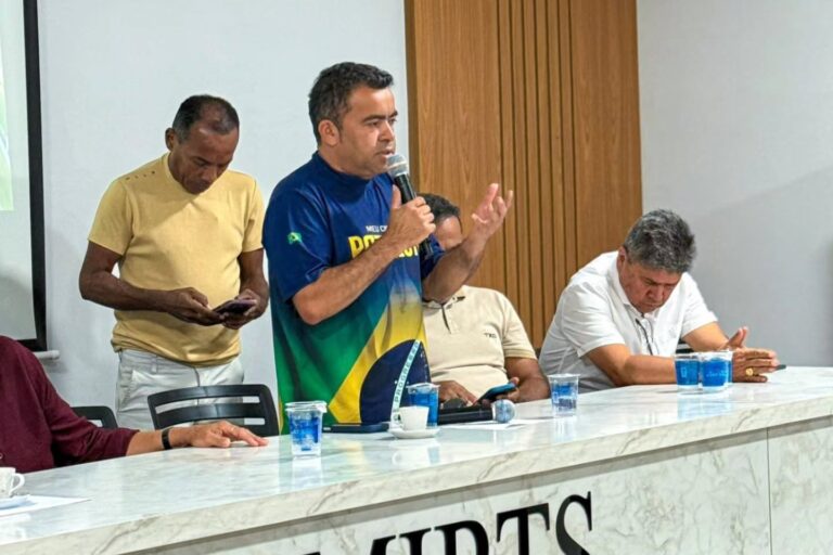 Prefeito bolsonarista é acusado de ameaçar demitir quem não votar em…