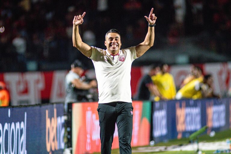 Jair Ventura provoca Athletico-PR após goleada do Vitória: ‘Estudem…