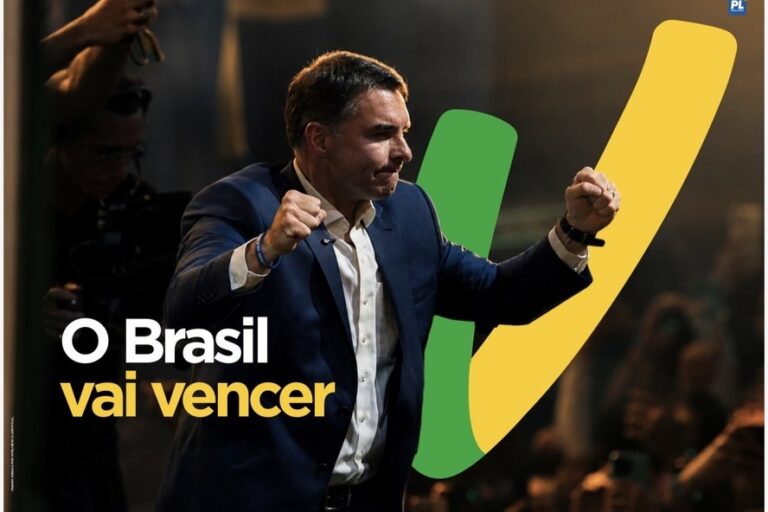 Flávio Bolsonaro esconde sobrenome e define slogan da campanha