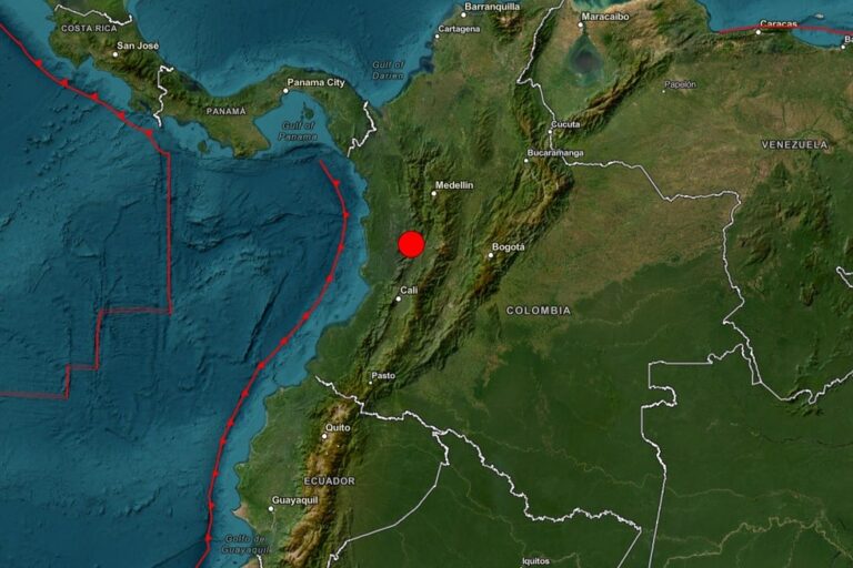 Terremoto de magnitude 7,4 deixa 20 mortos e causa destruição na…