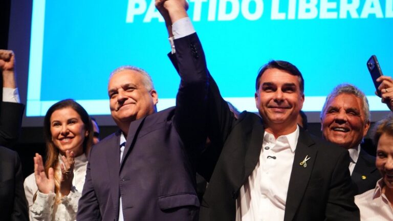 Flávio Bolsonaro registra candidatura com R$ 8,1 milhões em bens