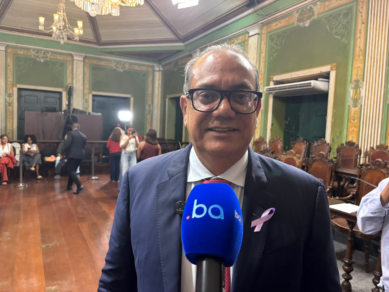 Carlos Muniz comemora aprovação de projetos do Executivo na Câmara