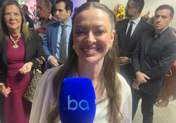 Isabela Suarez defende união do empresariado durante homenagem aos 215 anos da ACB