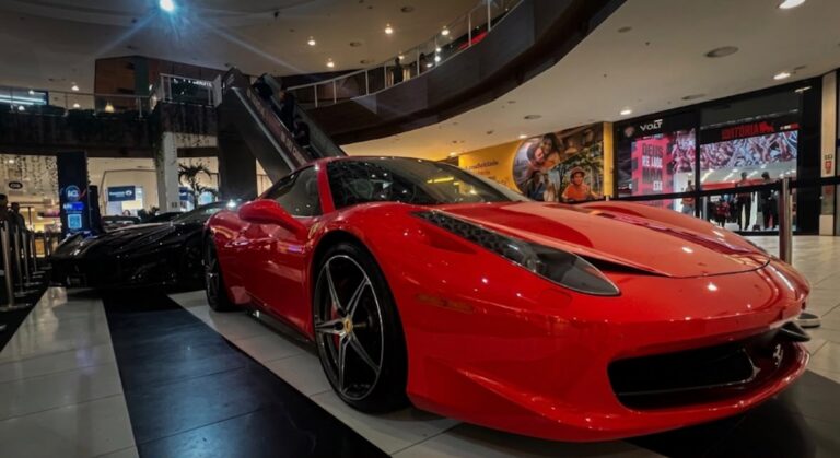Exposição gratuita reúne carros clássicos, esportivos e modelos de…