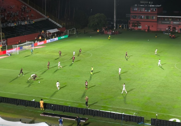 Vitória vence Botafogo e confirma favoritismo em casa