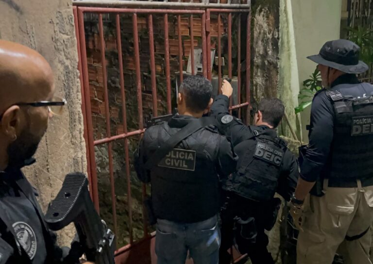 Três são presos durante operação contra roubos de celulares