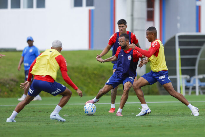 treino do bahia no ct evaristo de macedo