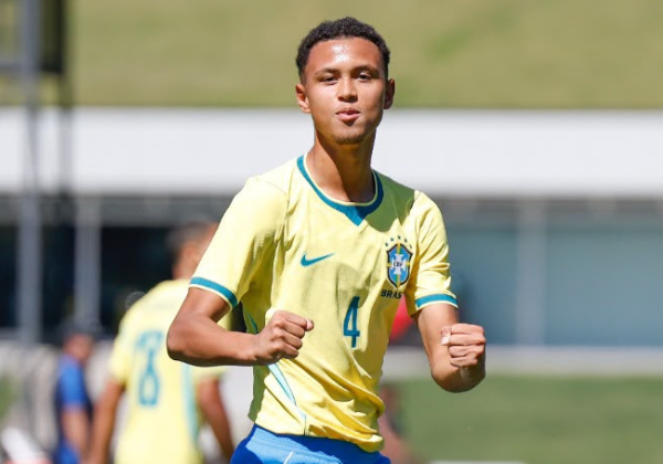 Zagueiro do Vitória marca em goleada da Seleção sobre o Uruguai