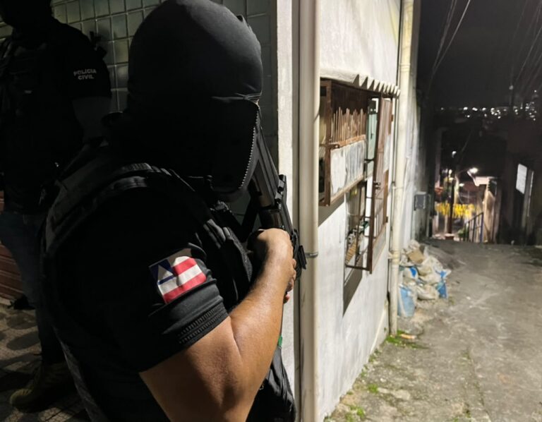 Véu de Areia bloqueia R$ 49,6 milhões e prende 12 investigados