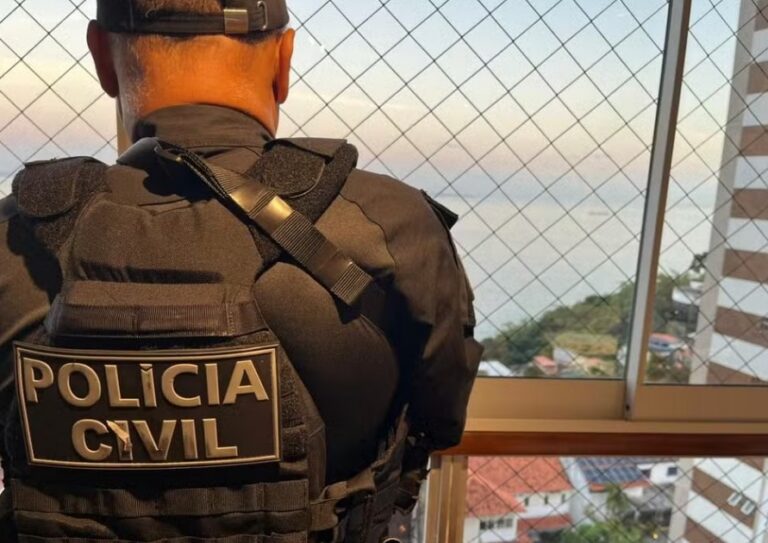 Dois jornalistas são presos em operação contra crimes sexuais
