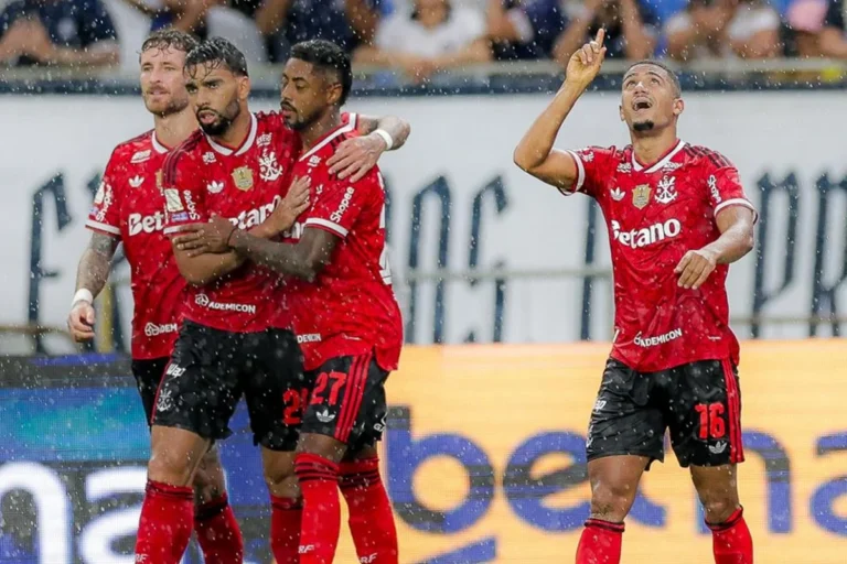 Flamengo vence Remo e assume liderança do Brasileirão