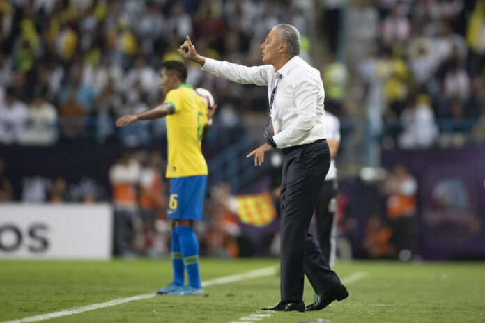 Técnico Tite durante jogo da Seleção Brasileira