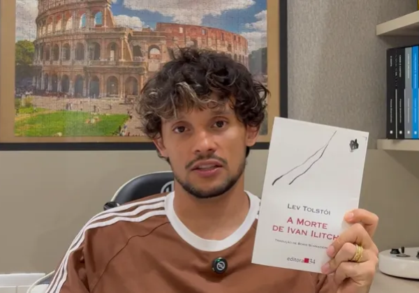 Livro indicado por jogador do Atlético-MG lidera vendas no Brasil