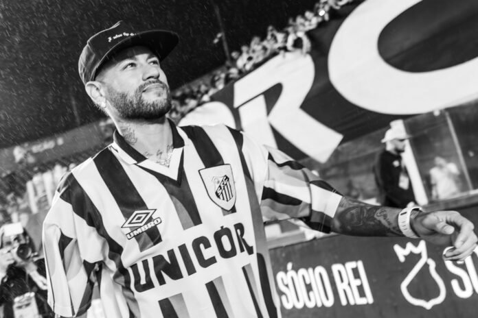 Neymar durante jogo do Santos na Vila Belmiro