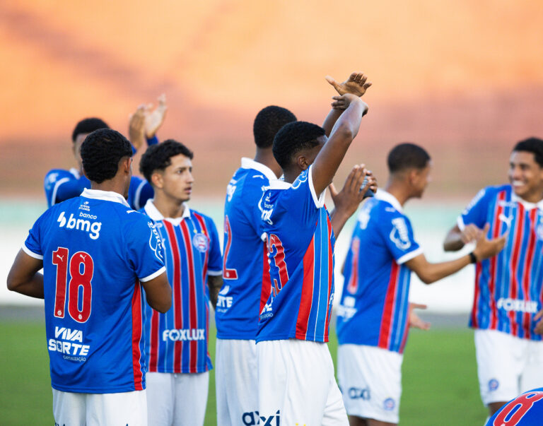 Jogadores do Bahia comemoram classificação na Copa do Nordeste Sub-20