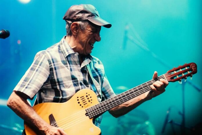 Cantor Fagner durante show em Natal