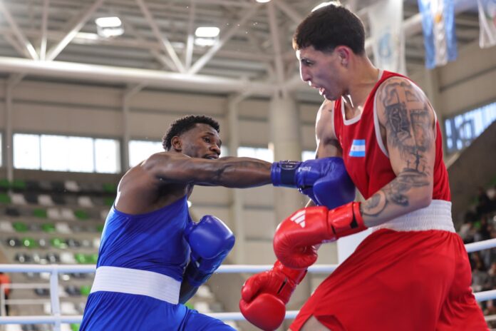 Wanderley "Holyfield" Pereira durante luta nos Jogos Sul-Americanos de Santa Fé 2026