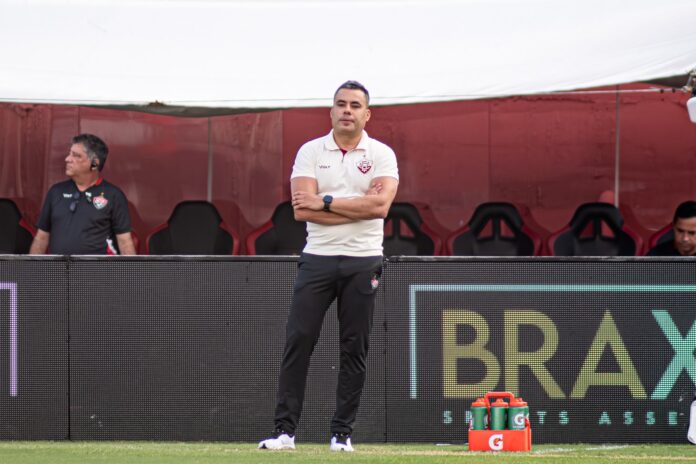 Jair Ventura, técnico do Vitória
