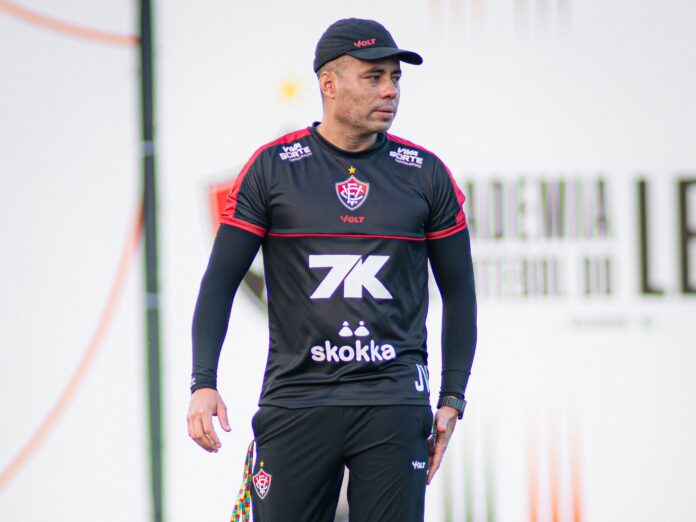 Jair Ventura, técnico do Vitória