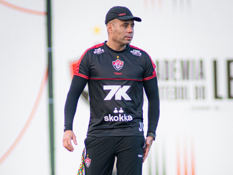 Jair Ventura, técnico do Vitória