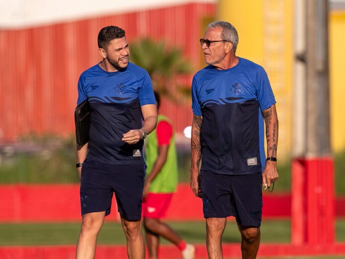 Guilherme e Hélios dos Anjos em treino do Náutico