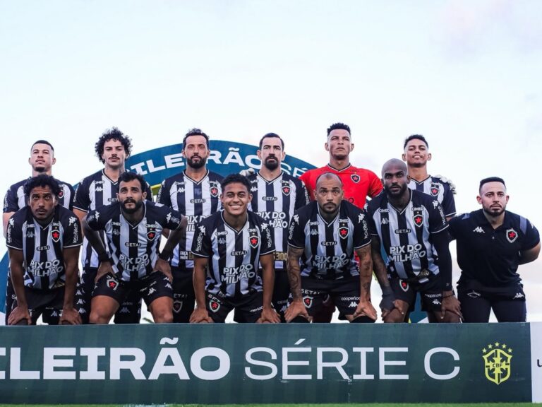 Jogadores do Botafogo-PB antes de jogo pela Série C