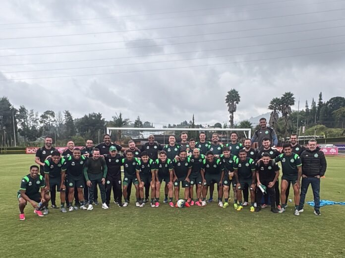 Jogadores da Chapecoense após treino na Colômbia