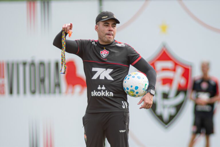 Jair Ventura, técnico do Vitória