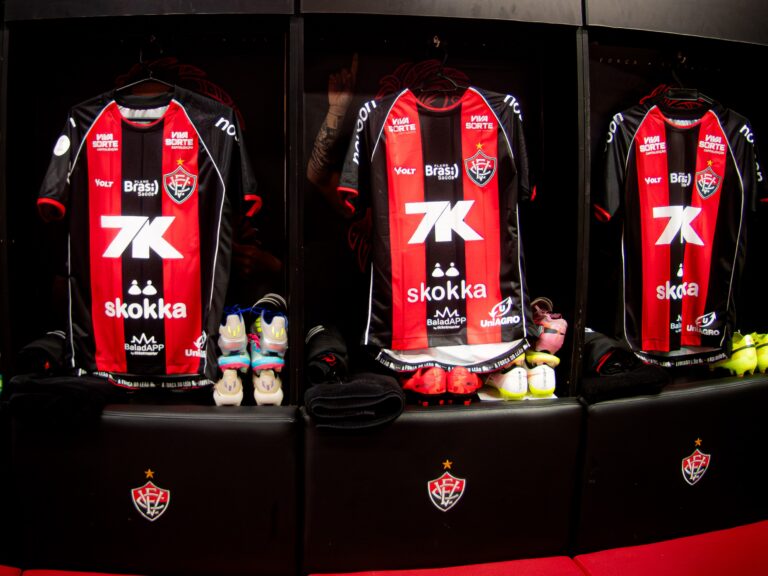 Camisas do Vitória no vestiário do Barradão