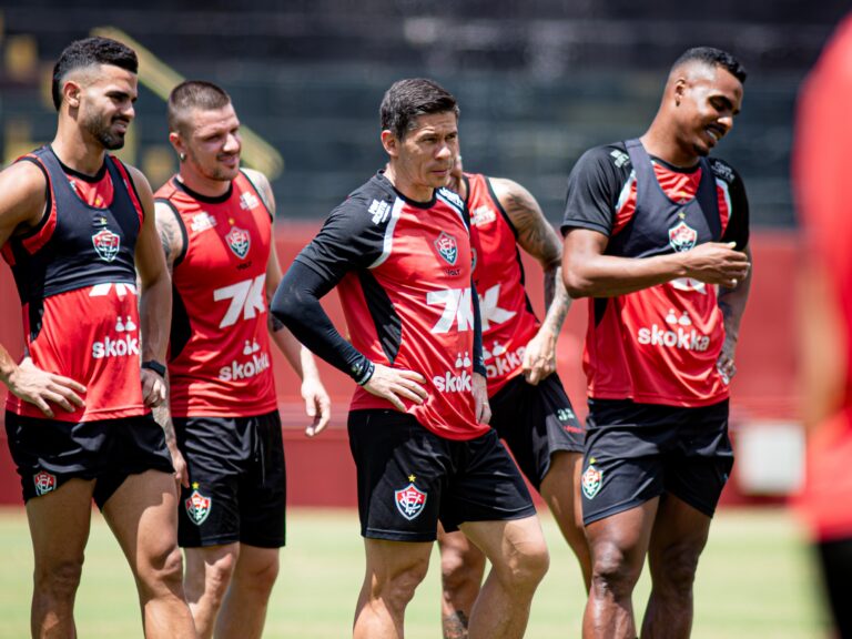 Jogadores do Vitória durante treino