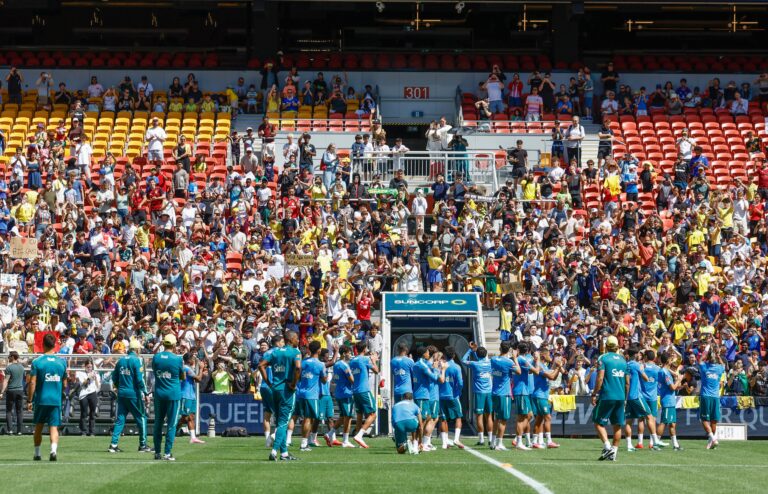 Seleção Brasileira atrai multidão em último treino na Austrália