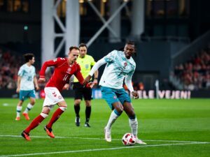 Rafael Leão em campo com a camisa 7 de Portugal, que era de Cristiano Ronaldo
